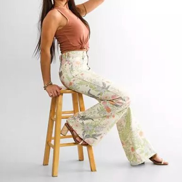 Wrangler Wanderer 622 High Rise Flare Floral Denim Jeans Size 27/32 NWT - Picture 4 of 10